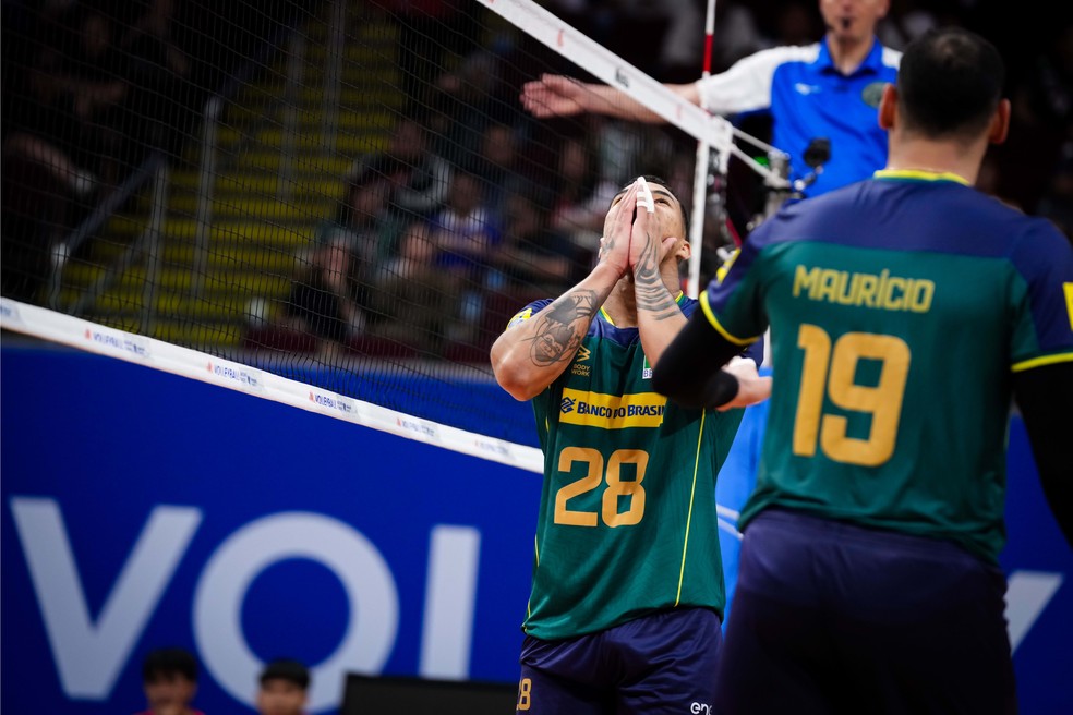 Darlan lamenta ponto na Liga das Nações — Foto: FIVB