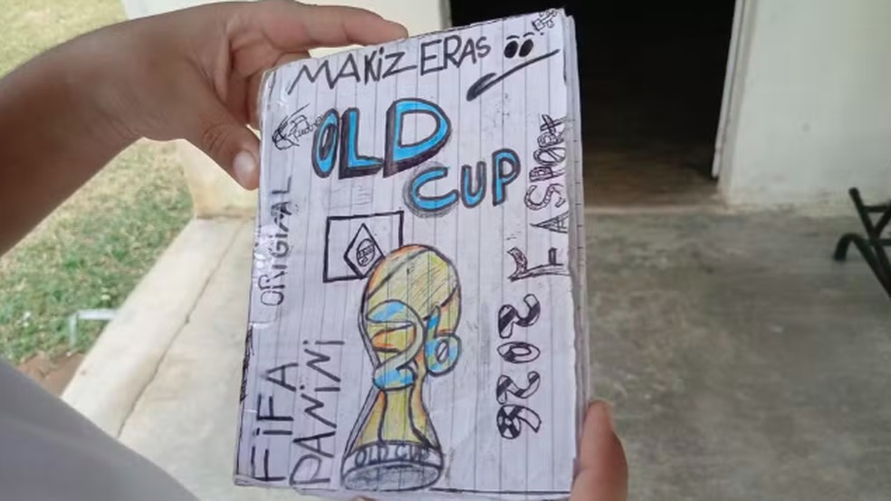 Página do álbum desenhado por menino do Sertão
