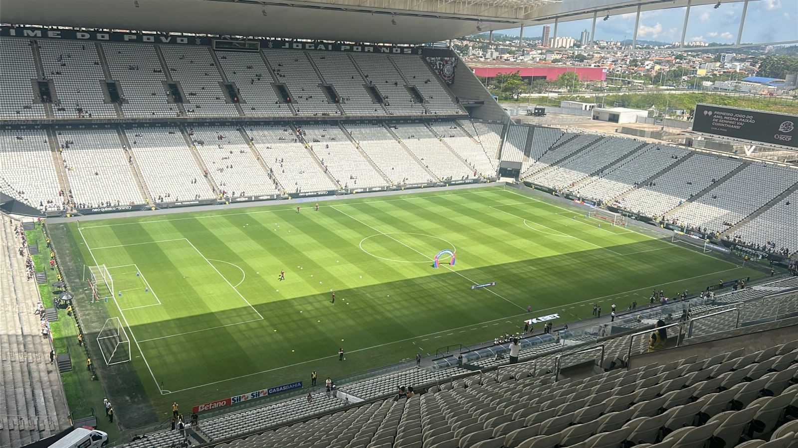 Corinthians e São Paulo se enfrentam em clássico decisivo; saiba onde assistir e as escalações!