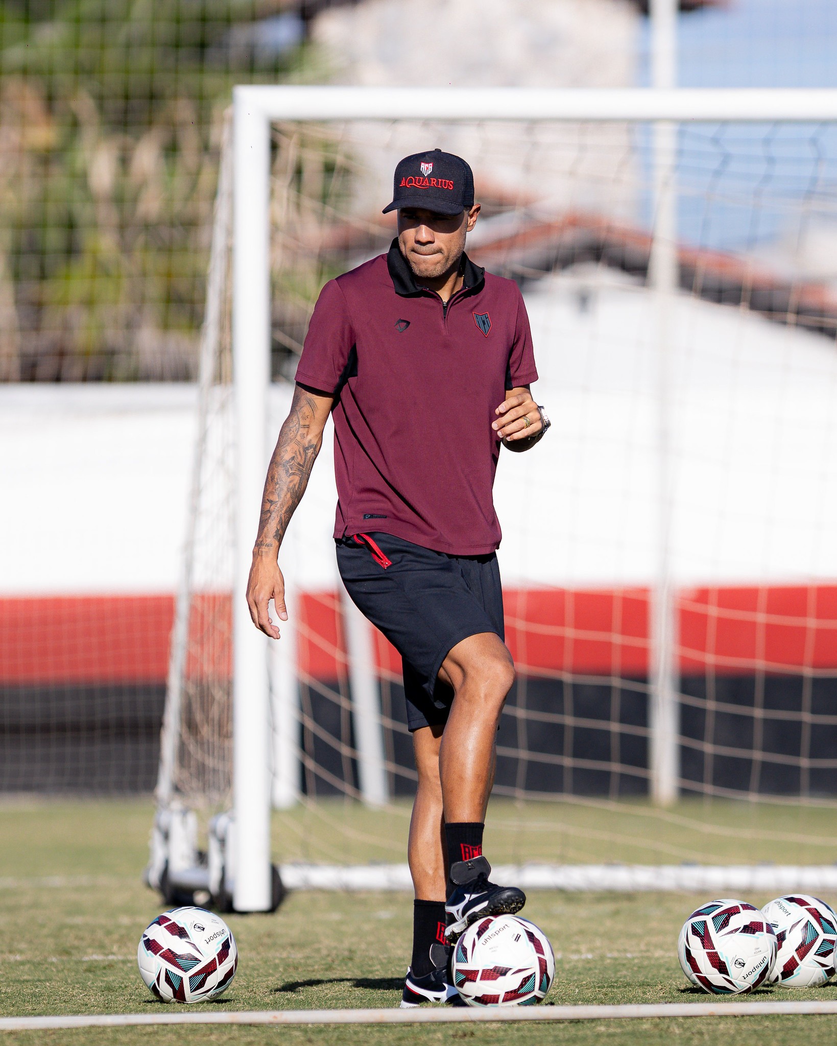Roger Silva cita gol que "saiu do banco" em vitória e valoriza elenco do Atlético-GO