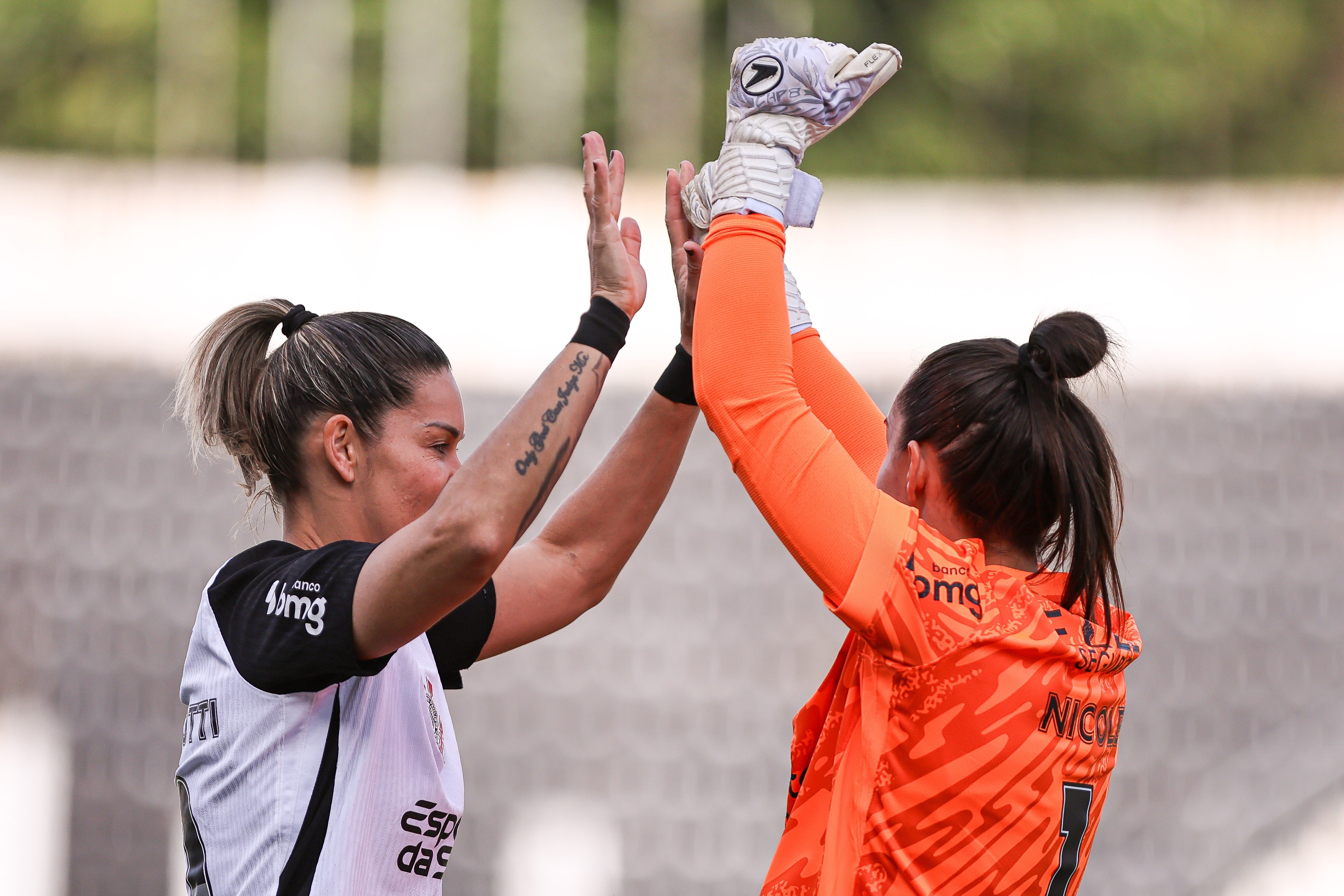 Futuro promissor para o Corinthians Feminino: jogo na arena e novidades coletivas.