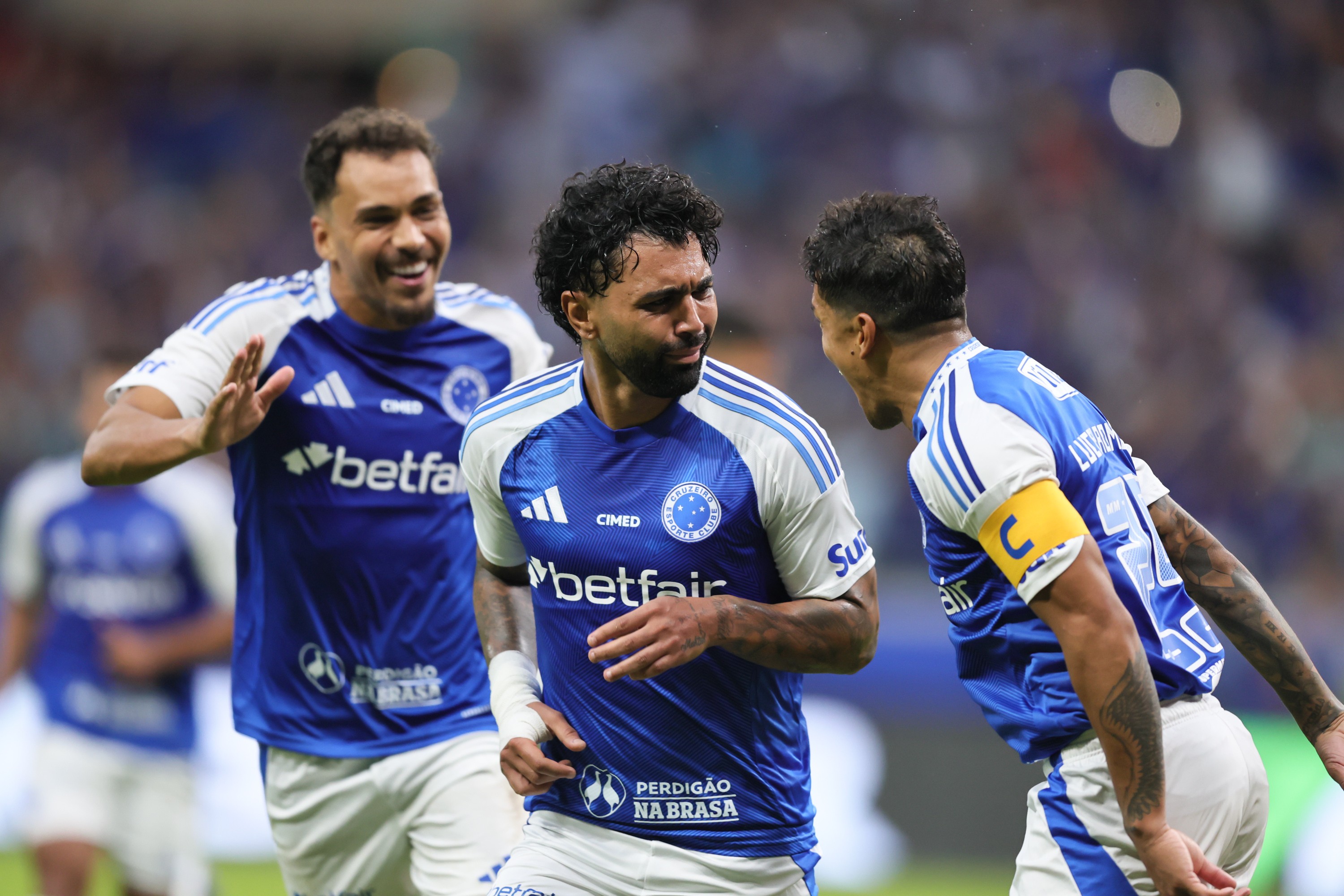 cruzeiro atropela e se aproxima da ponta do ranking do cartola