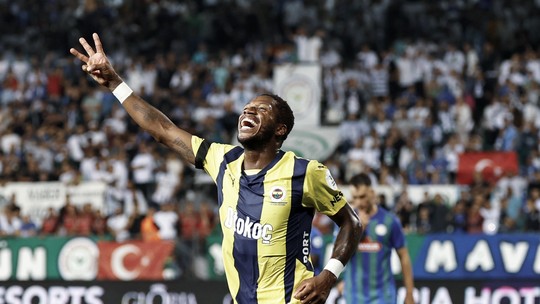 Ex-United, Fred comemora primeiro hat-trick na carreira e mira retorno à Seleção