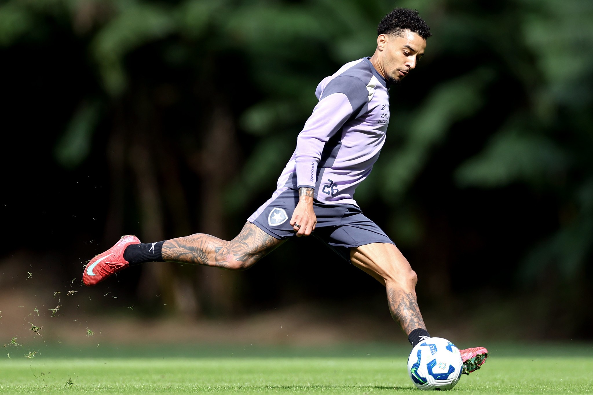 Escalação do Botafogo: Gregore participa de último treino antes do jogo contra o Vitória