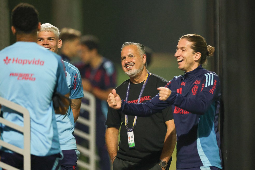 José Boto e Filipe Luís em treino do Flamengo no Catar — Foto: Gilva de Souza/Flamengo