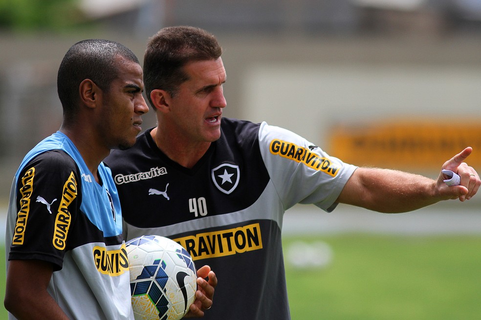 Régis conversa com Mancini na passagem pelo Botafogo em 2014  — Foto: Vitor Silva / SSPress