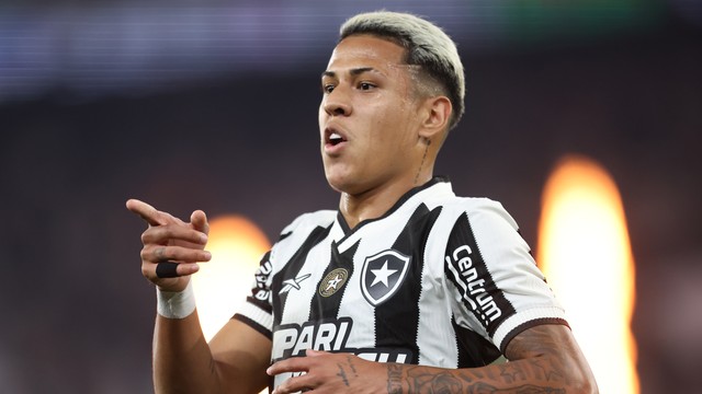Matheus Martins, do Botafogo, comemora primeiro gol dele no clássico contra Flamengo