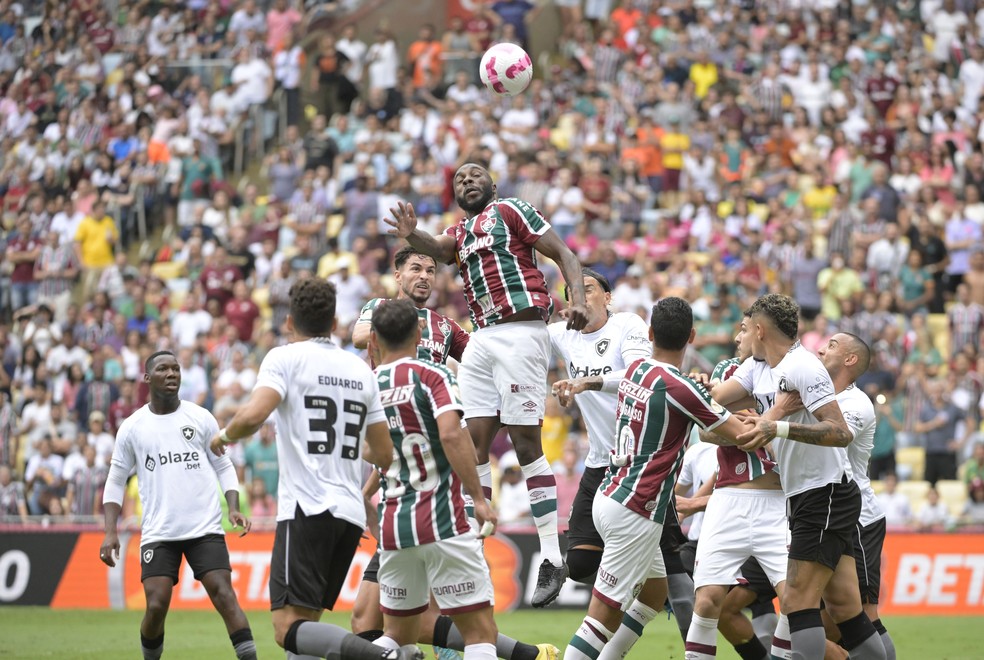 Botafogo e Fluminense em duelo pelo Brasileirão de 2022 — Foto: André Durão