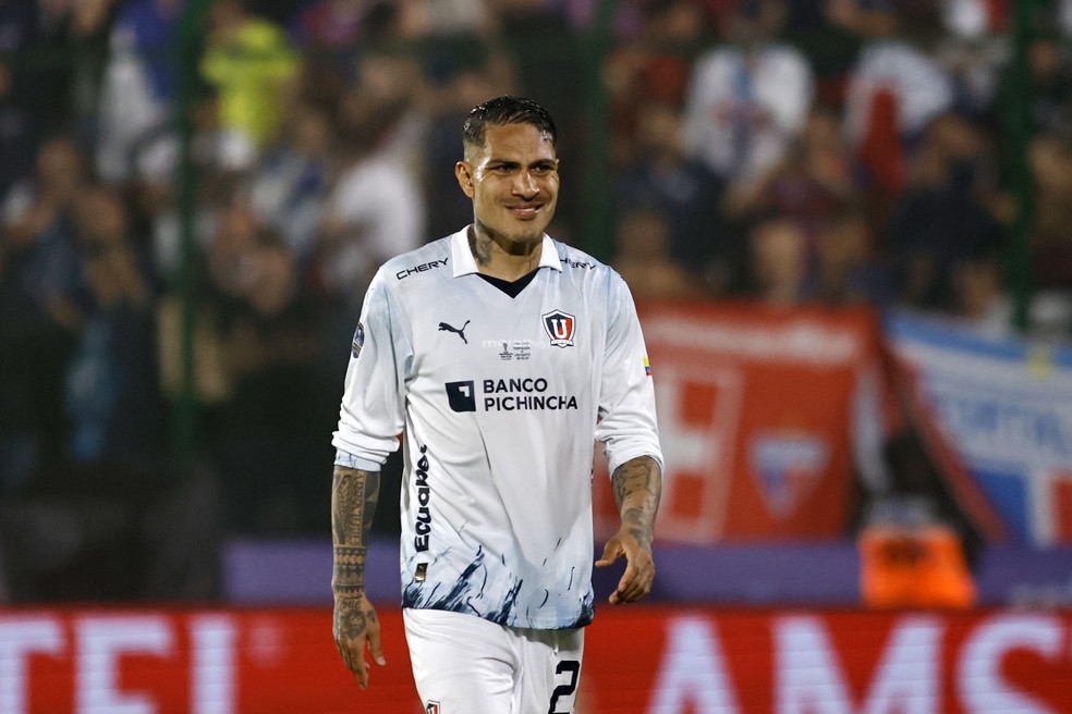 Paolo Guerrero defendeu a LDU no ano passado — Foto: Ernesto Ryan/Getty Images