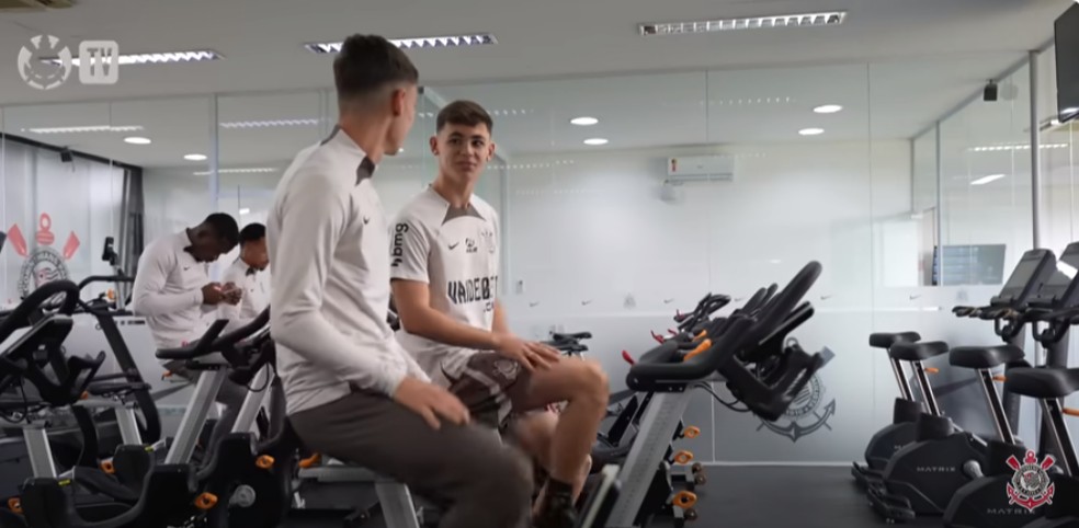 Gabriel Moscardo em treino do Corinthians no CT Joaquim Grava no sábado — Foto: Reprodução/Corinthians TV