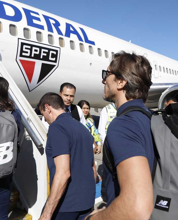 Emocionante estreia de Zubeldía pelo São Paulo contra o Barcelona: carinho e mágoa.