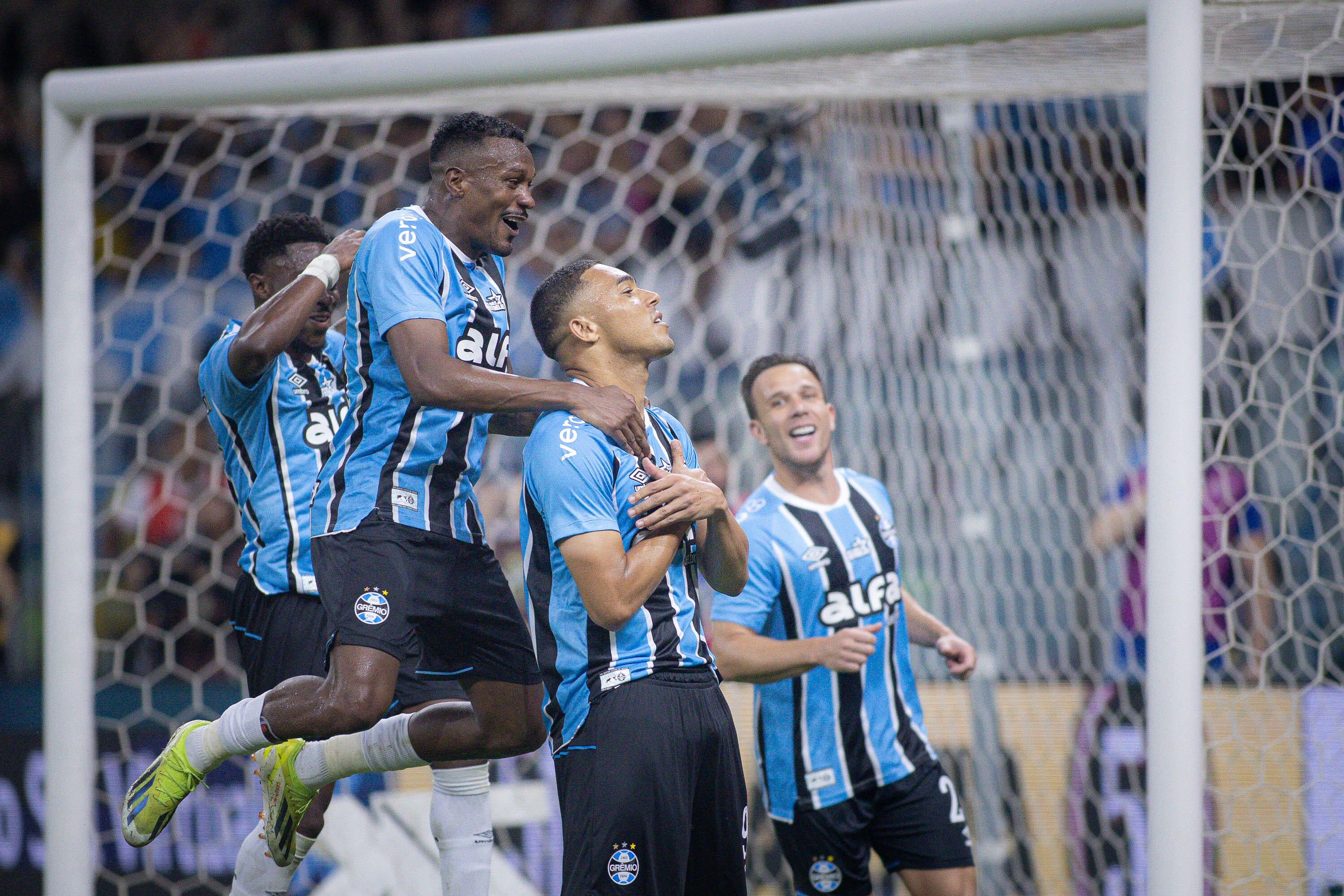 Grêmio domina São Paulo em vitória sólida: os cinco pilares da conquista.