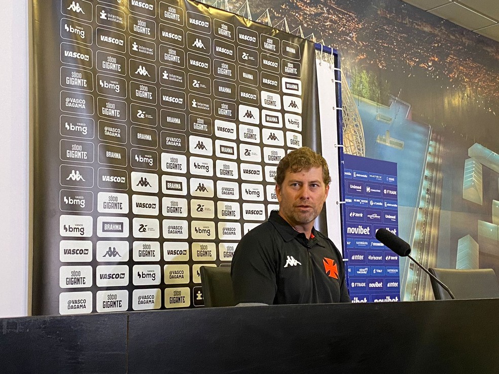 Paiva quer implementar jogo mais ofensivo nas pr�ximas oportunidades � Foto: Bruno Murito