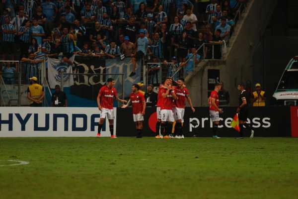 Huachipato mantém 100% de aproveitamento ao vencer Grêmio pela segunda vez.