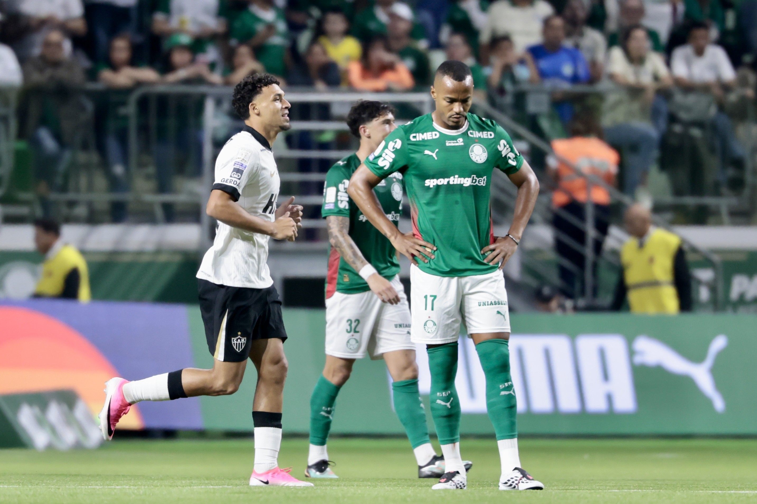 Palmeiras sofre revés crucial com falha decisiva e vê liderança ameaçada no Brasileirão