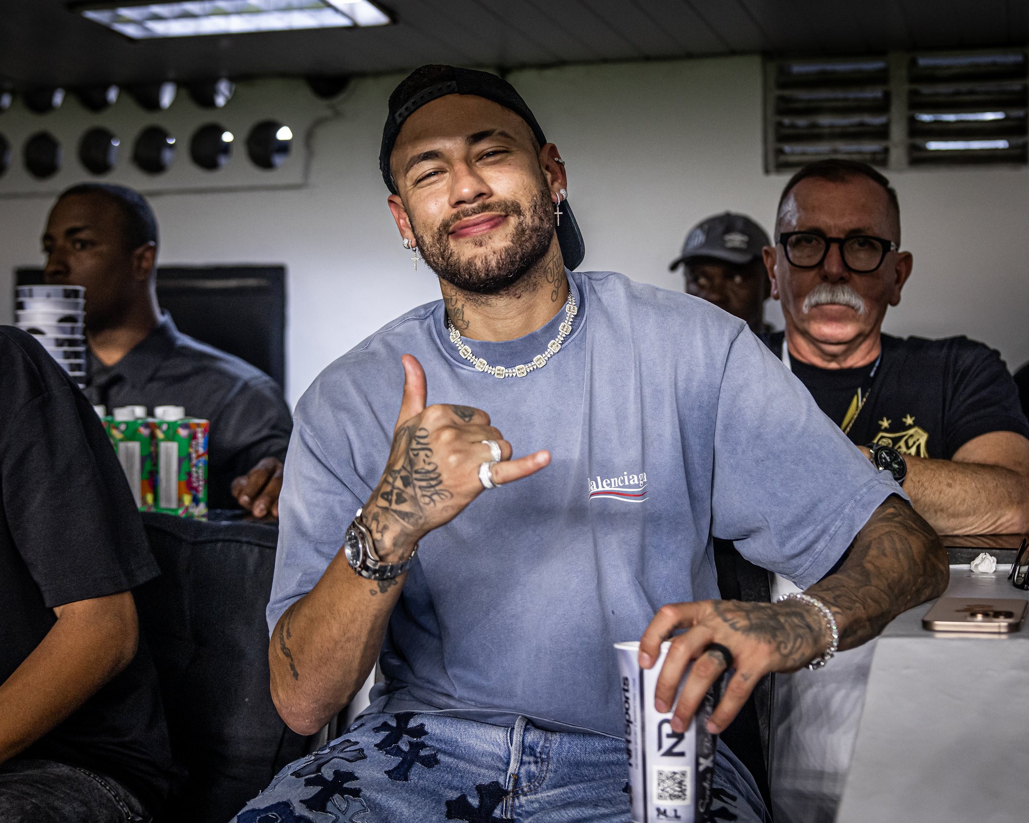Sequência, vitrine e Seleção: veja quais são as metas de Neymar no Santos após renovação