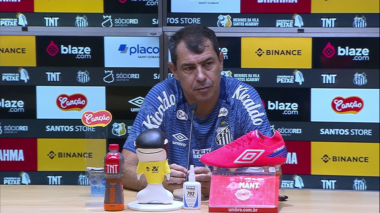 Veja a coletiva do técnico Fábio Carille após a vitória do Santos sobre a Chapecoense