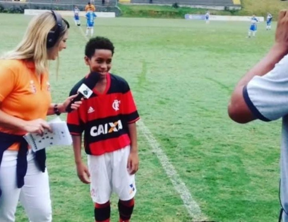 Joshua novinho dando entrevista para o canal oficial do Flamengo no YouTube — Foto: Reprodução