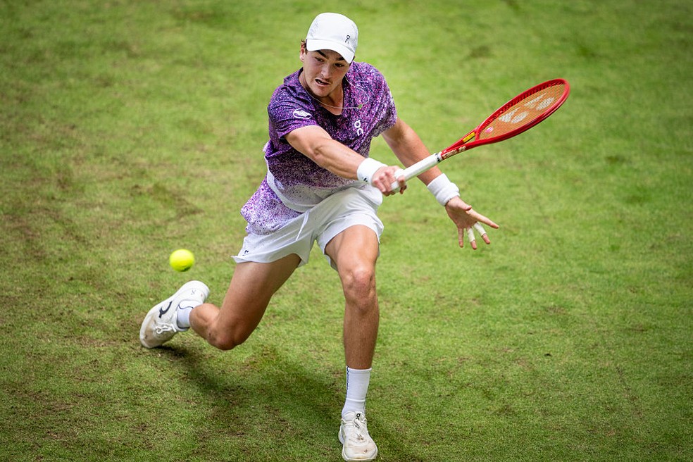 João Fonseca jogou duplas em Halle — Foto: Thomas F. Starke/Getty Images)