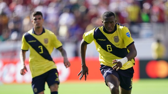 PSG acerta a contrataçãobetano estados unidosWillian Pacho, jovem zagueiro do Equador