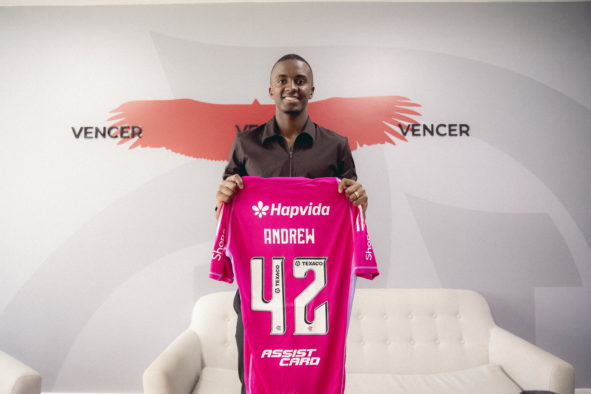 Andrew: A Nova Promessa do Flamengo com Legado Familiar e Fé na Camisa