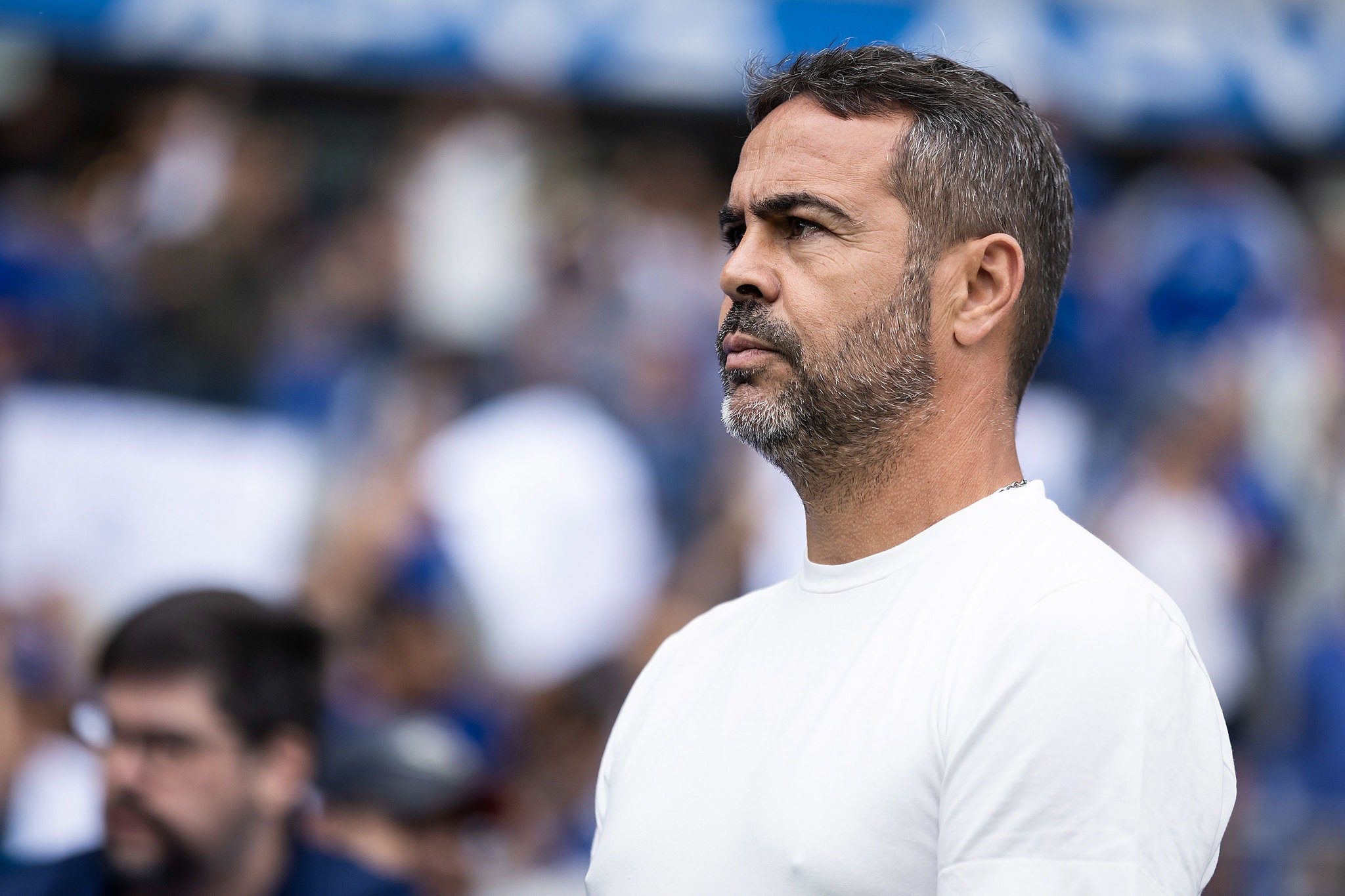 Artur Jorge explica quem bate pênalti no Cruzeiro e responde sobre discussão com torcedor