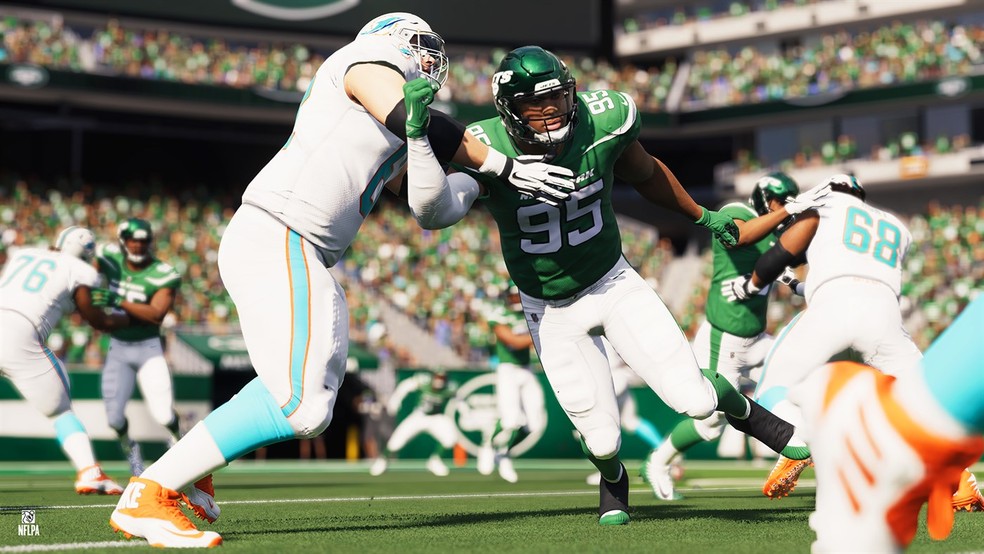 Madden NFL 22: realismo de futebol americano com bugs de Cyberpunk 2077