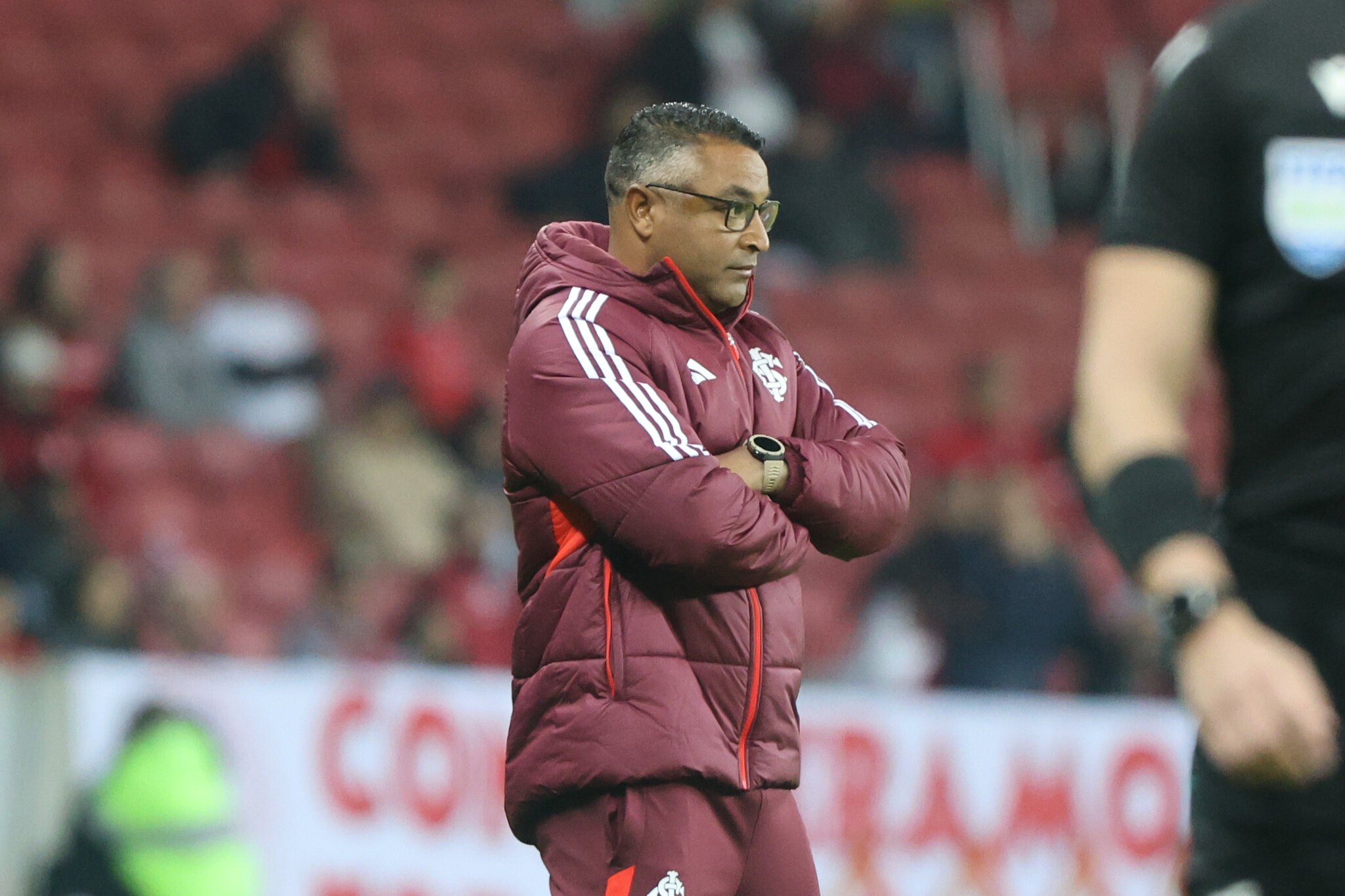 Roger aponta evolução do Inter após virada e defende Valencia: 