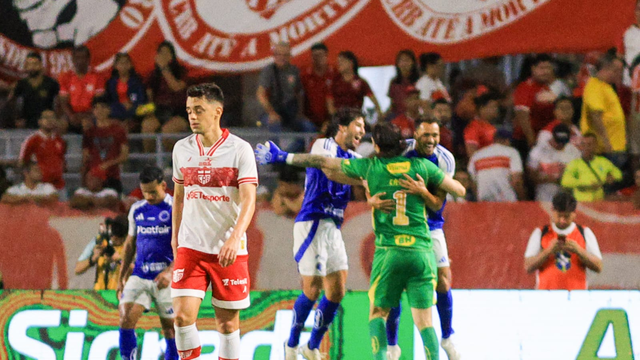CRB x Cruzeiro, no Rei Pelé ; Cássio comemora defesa de pênalti