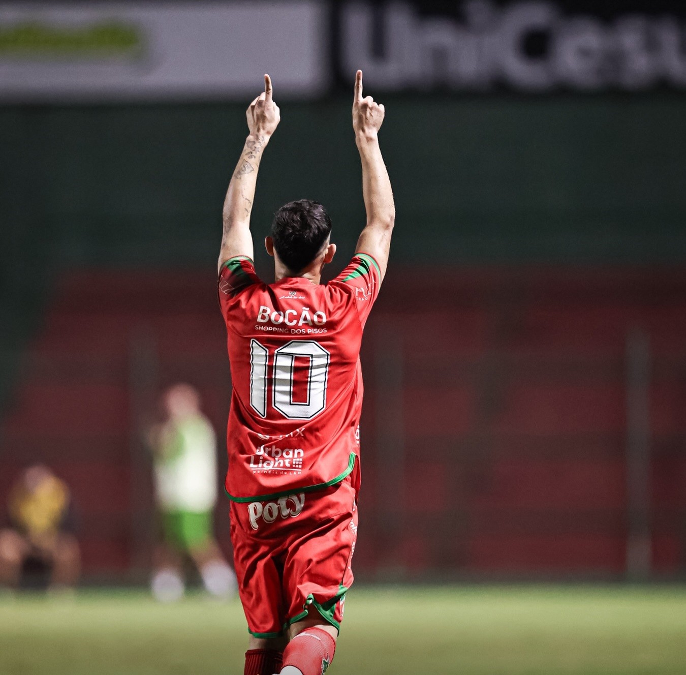 Matheus Firmino marca duas vezes no fim e Velo vence São Luiz-RS de virada