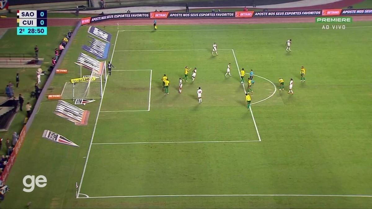 Erison leva amarelo após o apito final e desfalca o São Paulo contra o Bahia