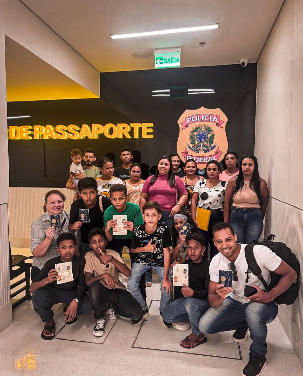 Atletas do Sorriso Hornets tiram passaporte antes de viagem para Orlando, nos Estados Unidos — Foto: Reprodução