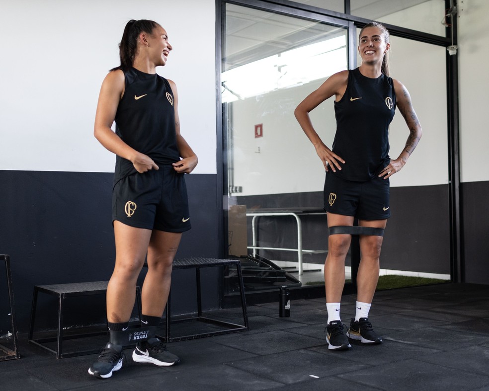 Jogadoras do Corinthians retornaram aos trabalhos nesta segunda-feira — Foto: Marco Galvão/Agência Corinthians