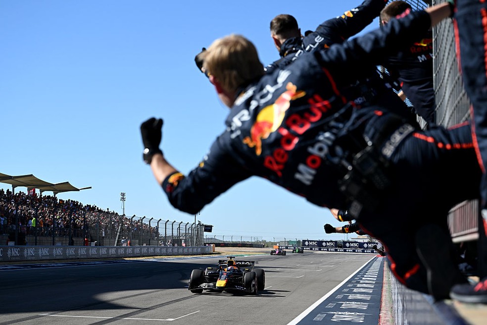 Equipe RBR comemora vitória de Verstappen no GP dos EUA — Foto: Sam Bagnall/Sutton Images