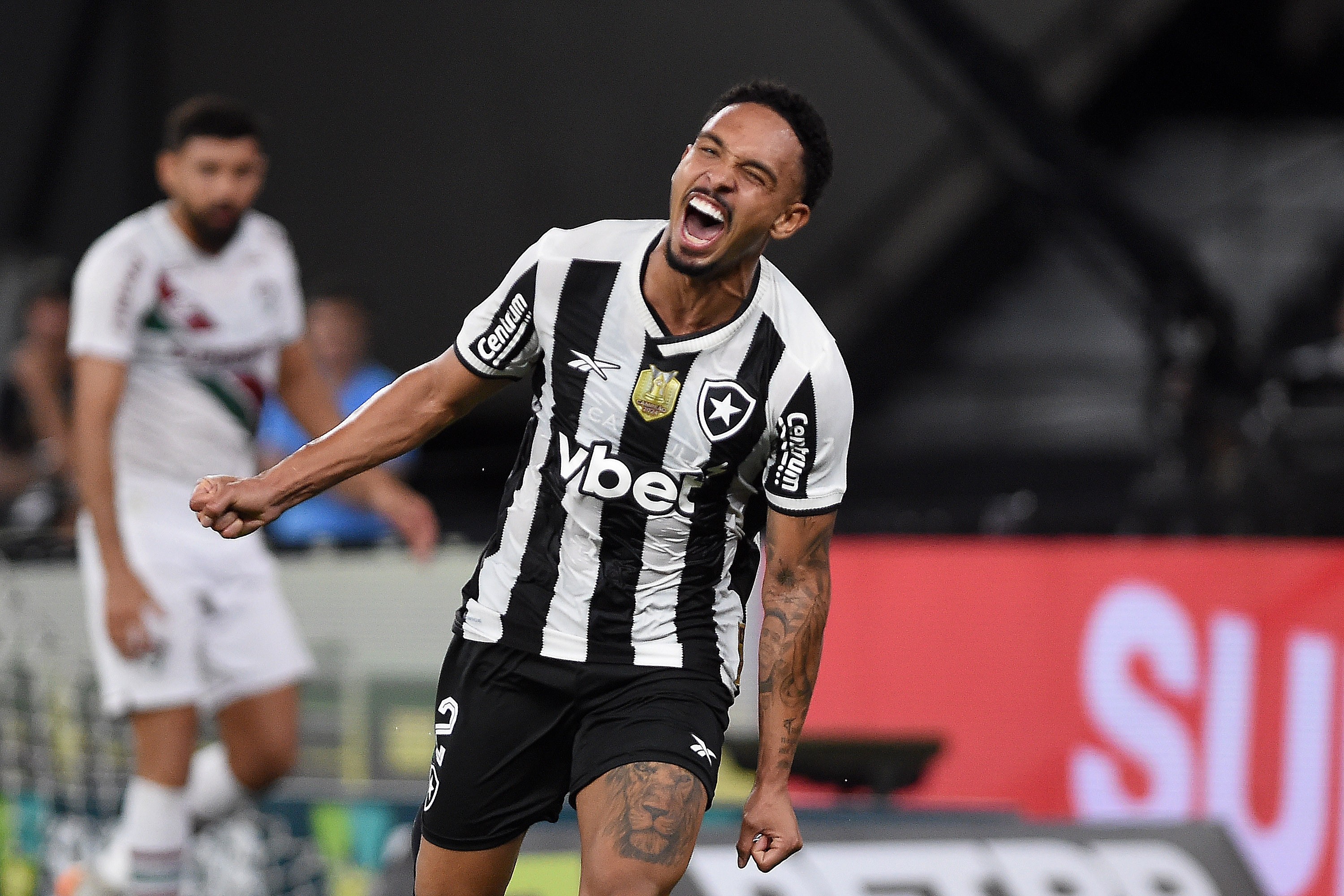 Vitinho vai da desconfiança à pré-lista da Seleção em seis meses e reforça boa fase no Botafogo