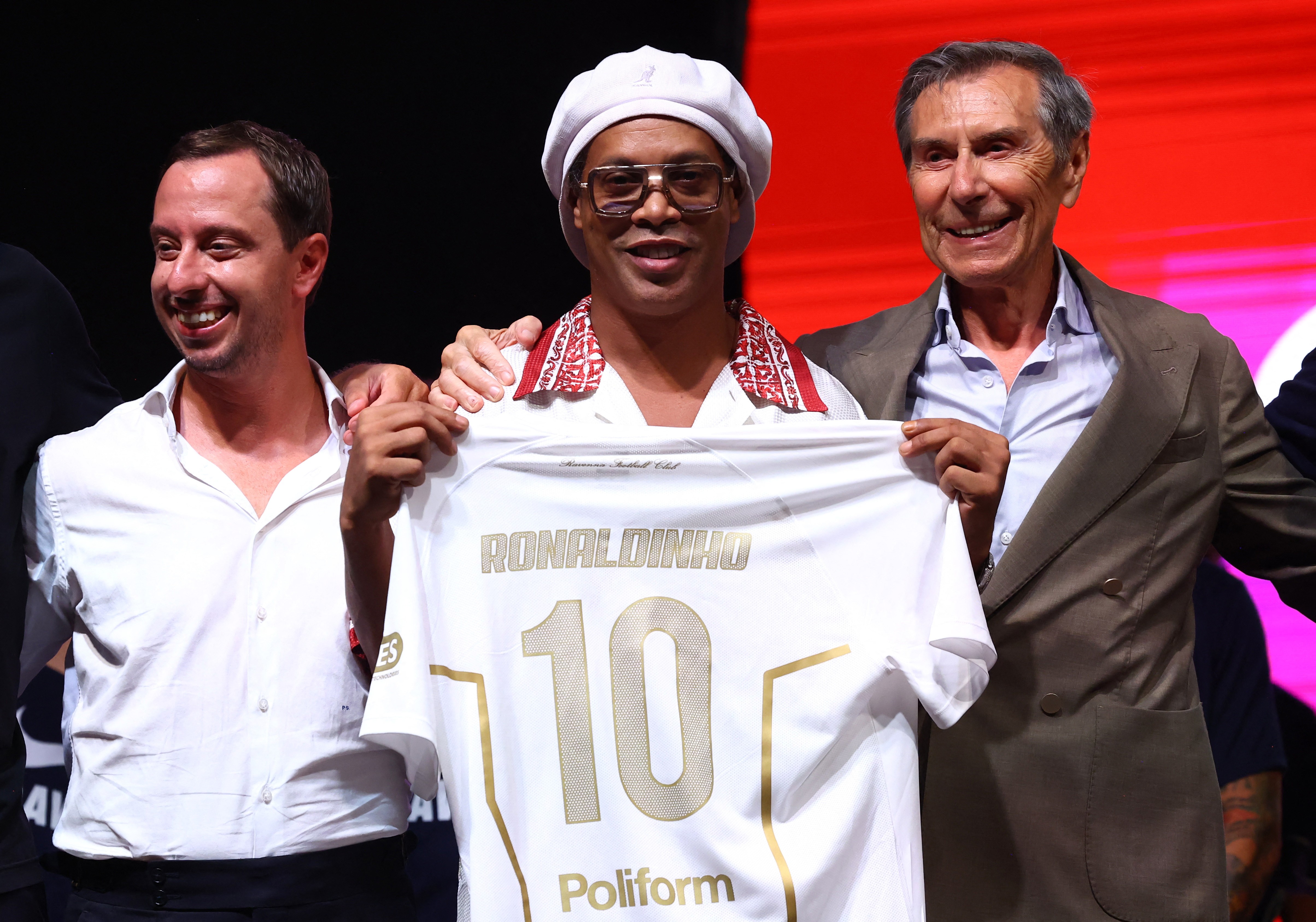 Aos 46 anos, Ronaldinho mira gol 300 em retorno ao futebol pelo Ravenna: "Estou em forma"