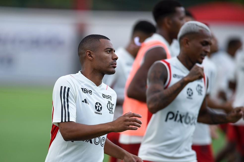 De La Cruz em seu primeiro treino no Flamengo — Foto: Marcelo Cortes / CRF