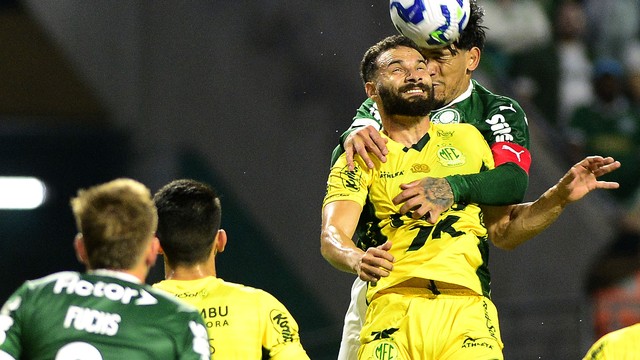 Edson Carioca e Gustavo Gómez em Palmeiras x Mirassol