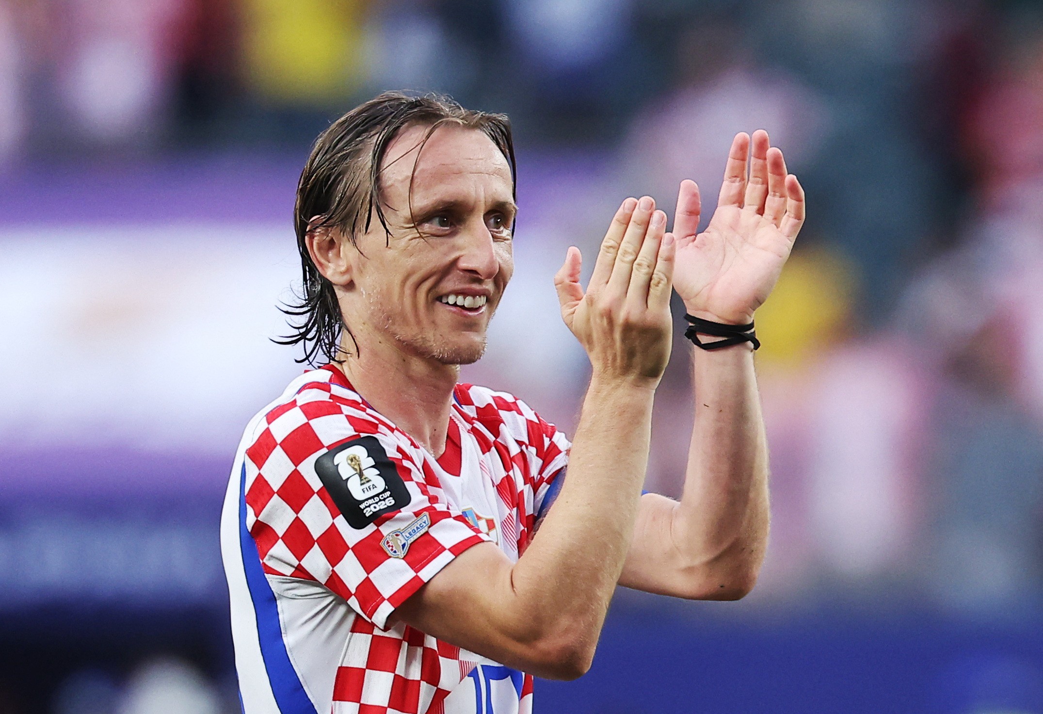 Modric decide não aposentar e chega a acordo com Milan para renovação de contrato