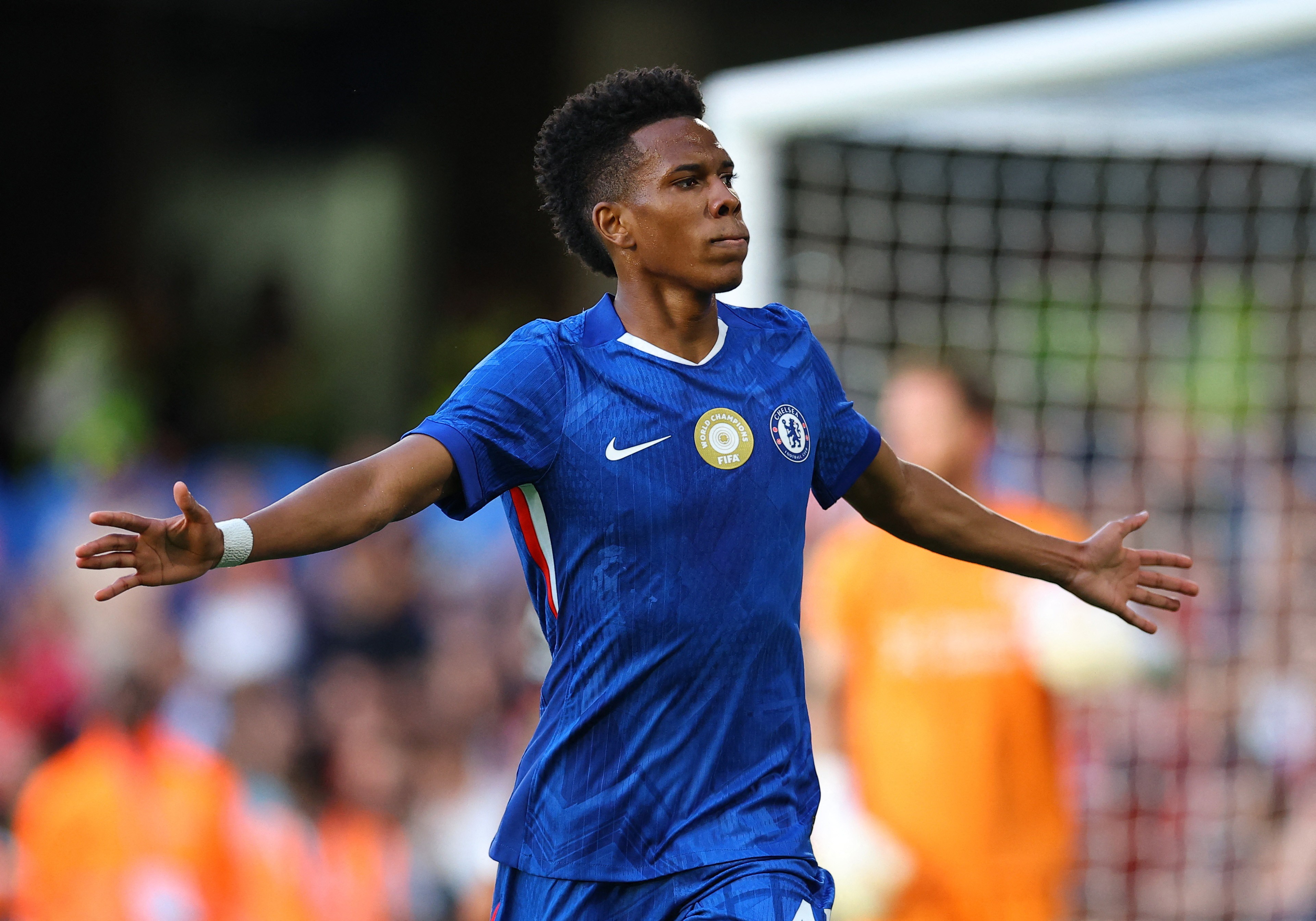 Imprensa europeia elogia atuação de Estêvão em estreia pelo Chelsea: 