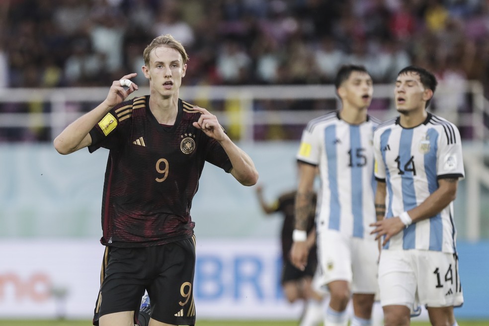 Moerstedt comemora gol da Alemanha sobre Argentina na semifinal do Mundial Sub-17 — Foto: EFE/EPA/Adi Weda