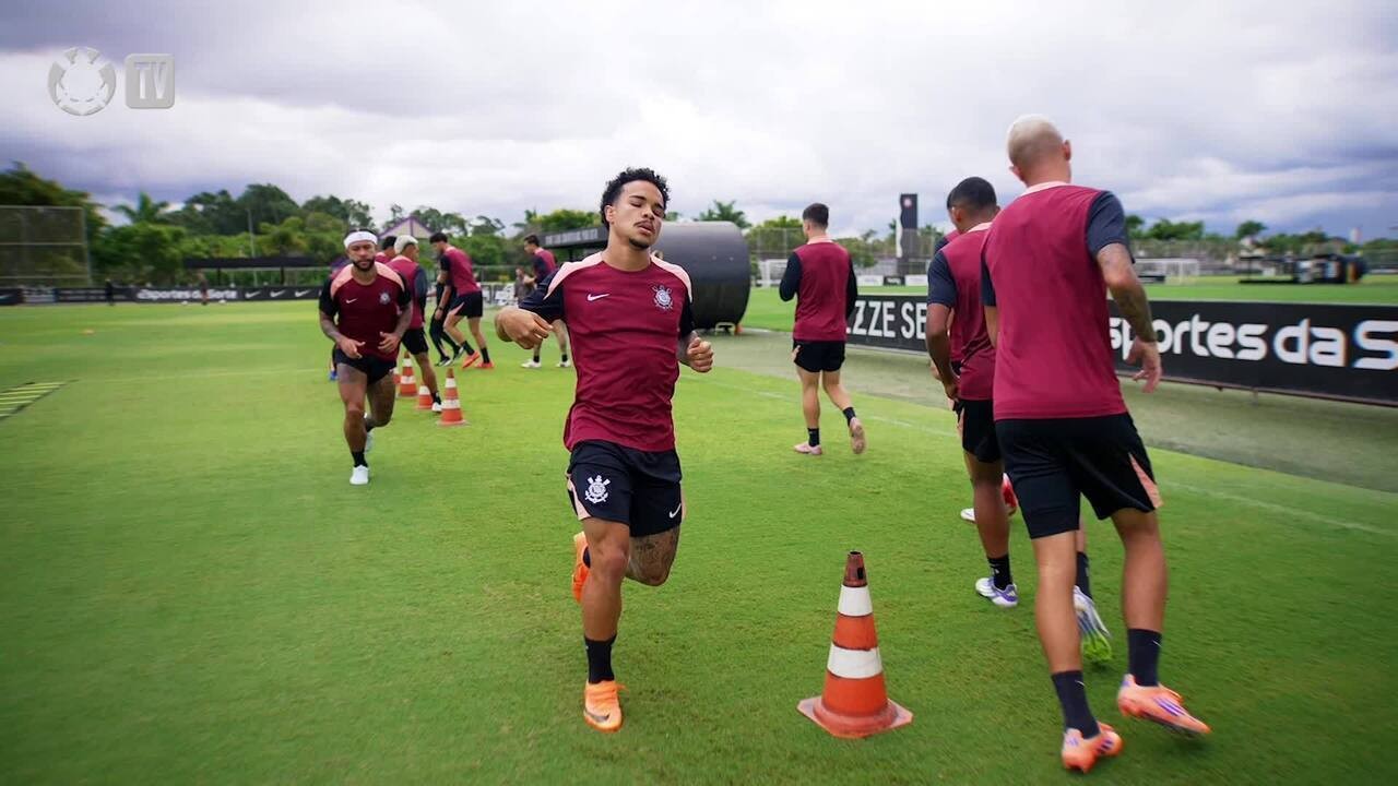 José Martínez, ex-jogador do Corinthians, realiza cirurgia no joelho esquerdo em São Paulo