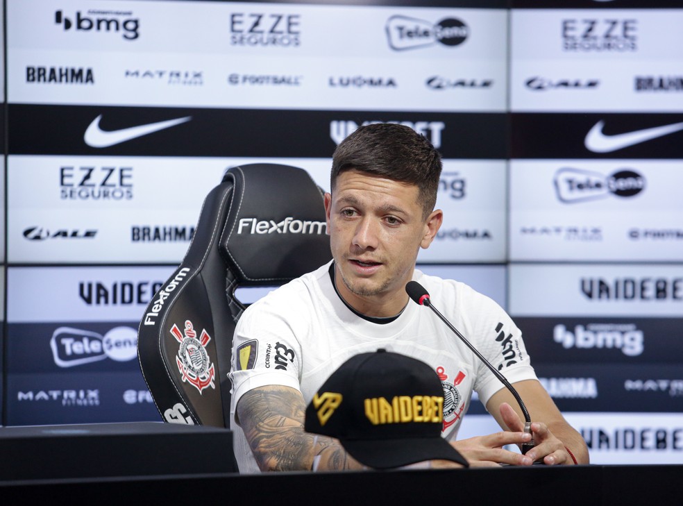 Rodrigo Garro é apresentado no Corinthians — Foto: Rodrigo Coca/Agência Corinthians