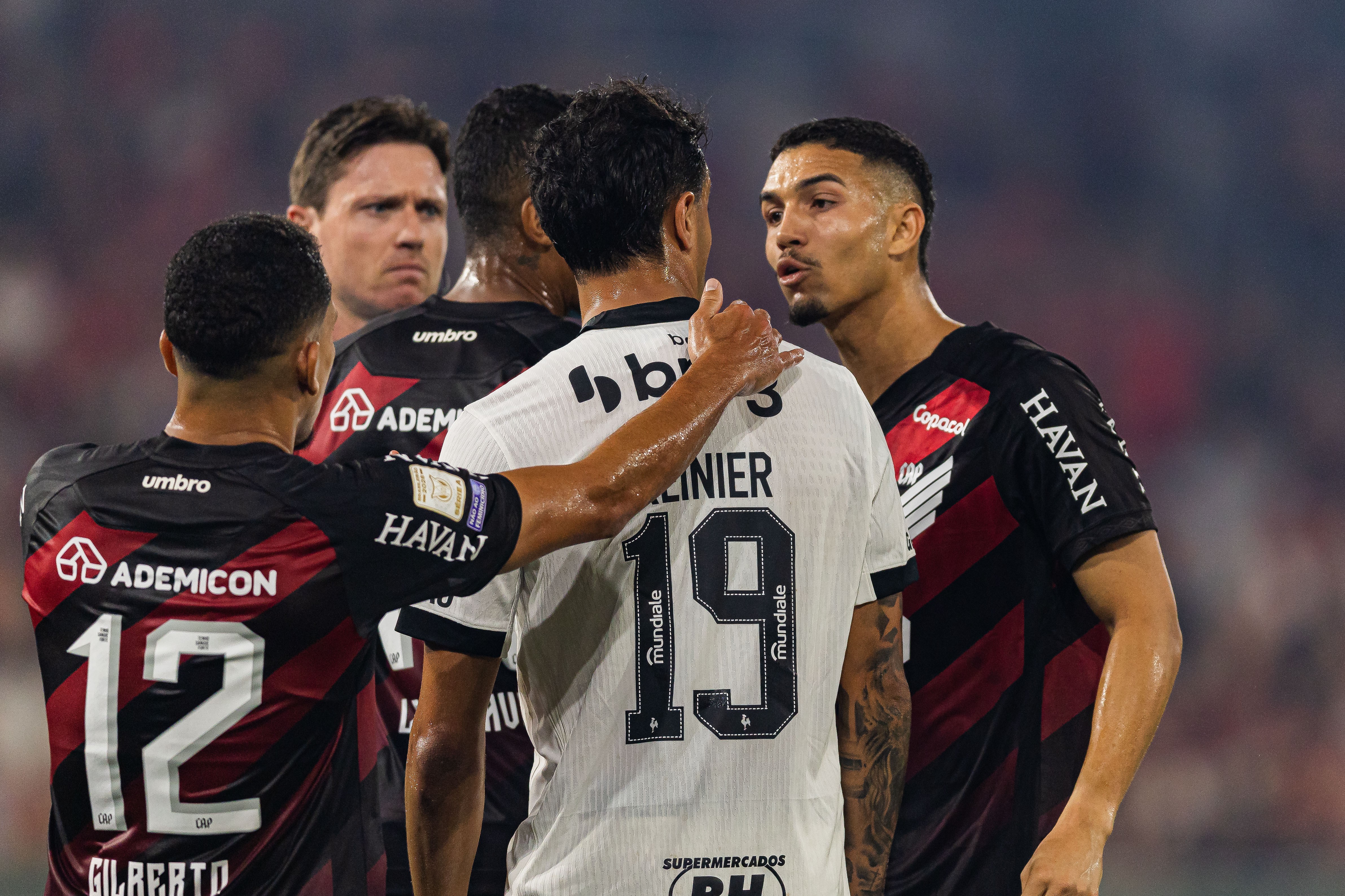 Athletico vive "drama dos acréscimos" e deixa escapar pontos importantes na Série A