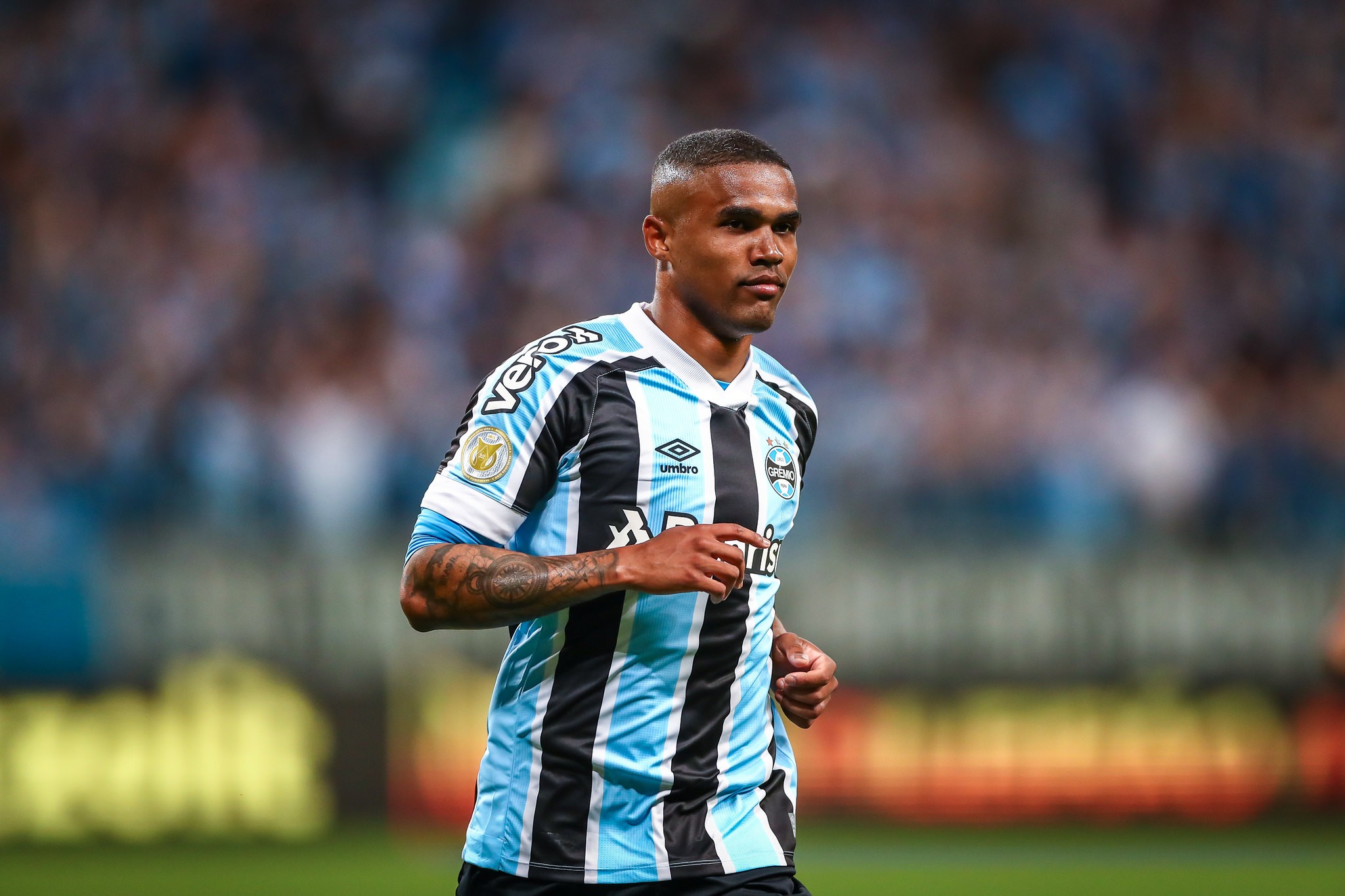 Grêmio atrasa pagamentos ao jogador Douglas Costa