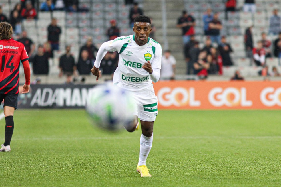 Jonathan Cafú em ação pelo Cuiabá — Foto: AssCom Dourado