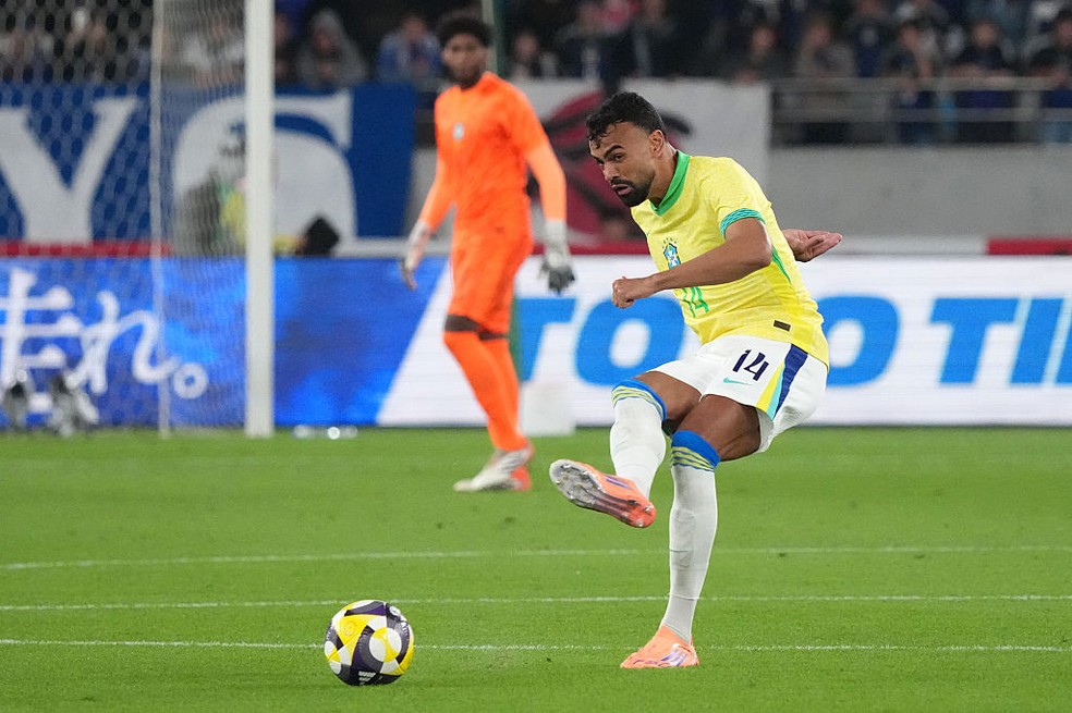 LEMBRA DELE? Ex-Flamengo tem atuação desastrosa em jogo da Seleção Brasileira