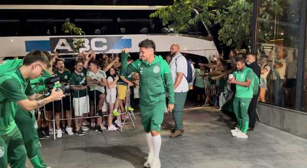 Palmeiras desembarca em Belo Horizonte para crucial confronto na Supercopa brasileira.