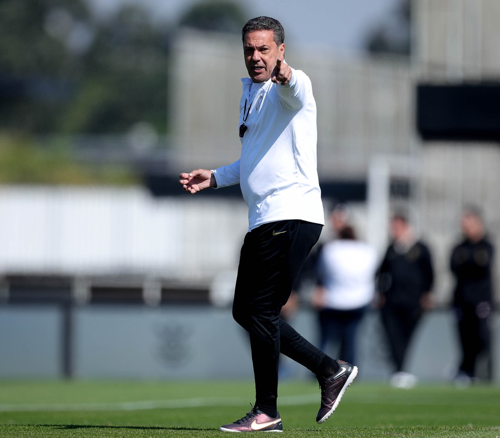 Técnico Vanderlei Luxemburgo comanda treino do Corinthians — Foto: Rodrigo Coca/Ag.Corinthians