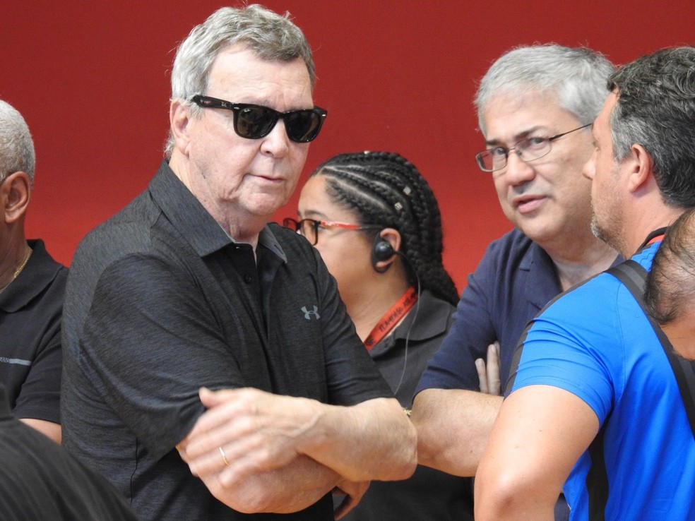 Raul Plassmann no vel�rio de Ad�lio no Flamengo � Foto: Fred Gomes / ge